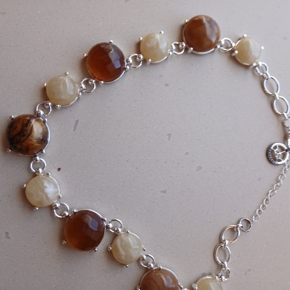 Trifari Vintage  16" Beautiful Necklace. - Picture 3 of 7